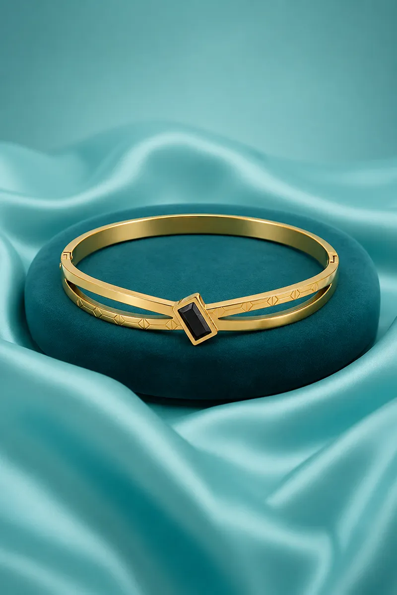 Alloy Gold Plated Emerald Stone Bracelet for Women