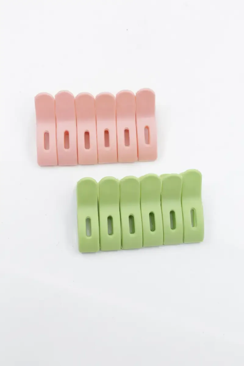 Plastic Cloth Hanging Clips - 12 Pcs