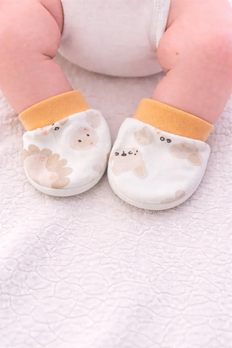 Cotton Socks/Booties for Babies -Cream CLJBS008CRE03M